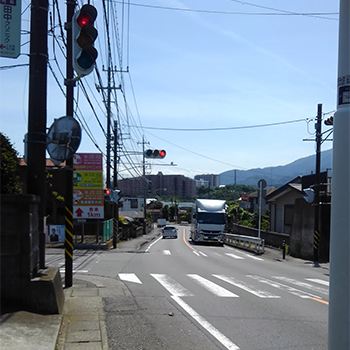 交差点を直進