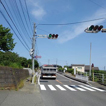 飯山小学校入口交差点
